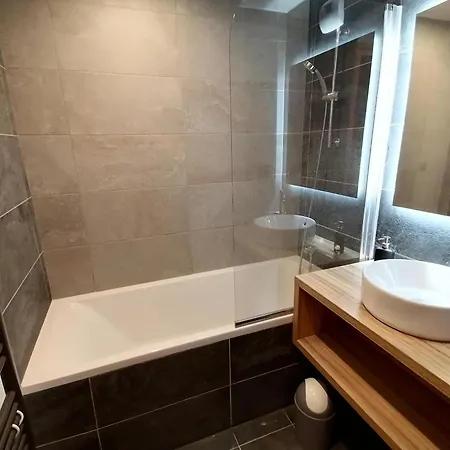 Prestige Au Pied Des Pistes Avec Parking Et Espace Bien-etre - Fr-1-181-2846